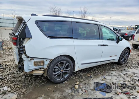 2024 Chrysler Pacifica Touring L z USA, uszkodzony, nr VIN 2C4RC1BG0RR102108